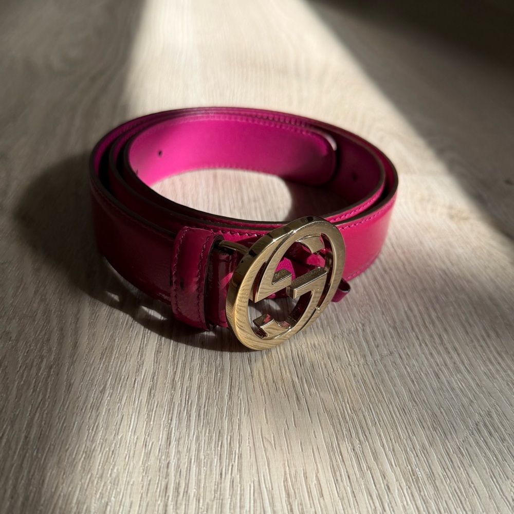 Gucci Fuchsia Leather Belt with Gold Emblem